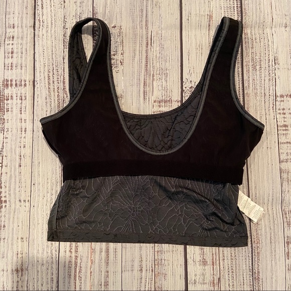 Fabletics Gray Prisha Jacquard Midi Top & Capri. - Picture 15 of 15